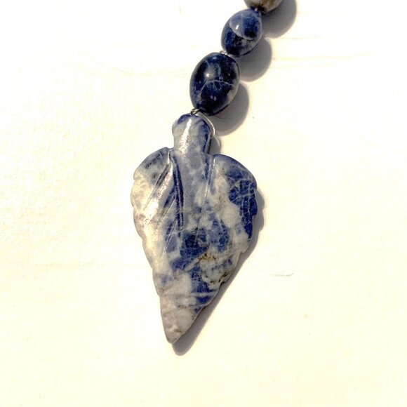 Sodalite Leaf Keychain – Wisdom, Intuition & Inner Balance - Picture 4 of 7